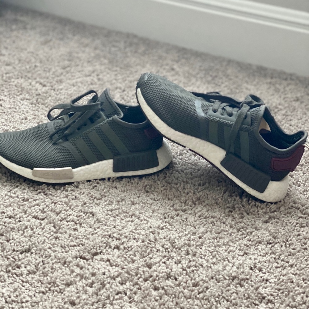 Adidias NMD R1 W
